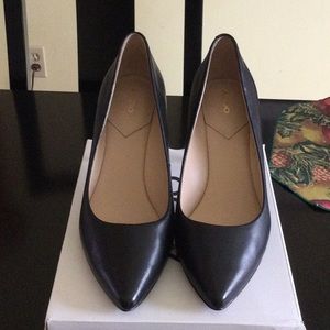 ALDO BLACK LEATHER POINTY TOE PUMPS